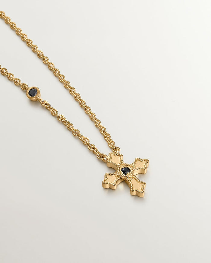 Colgante de plata 925 bañada en oro amarillo de 18K con cruz pequeña y espinelas