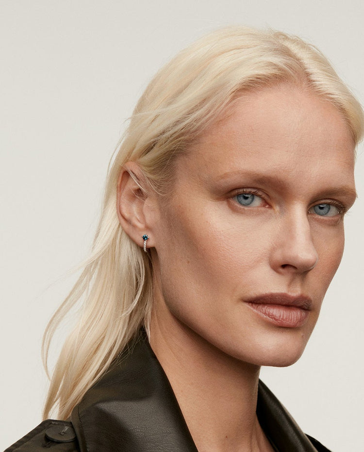 Pendientes de aro de plata 925 con topacios azul y blancos