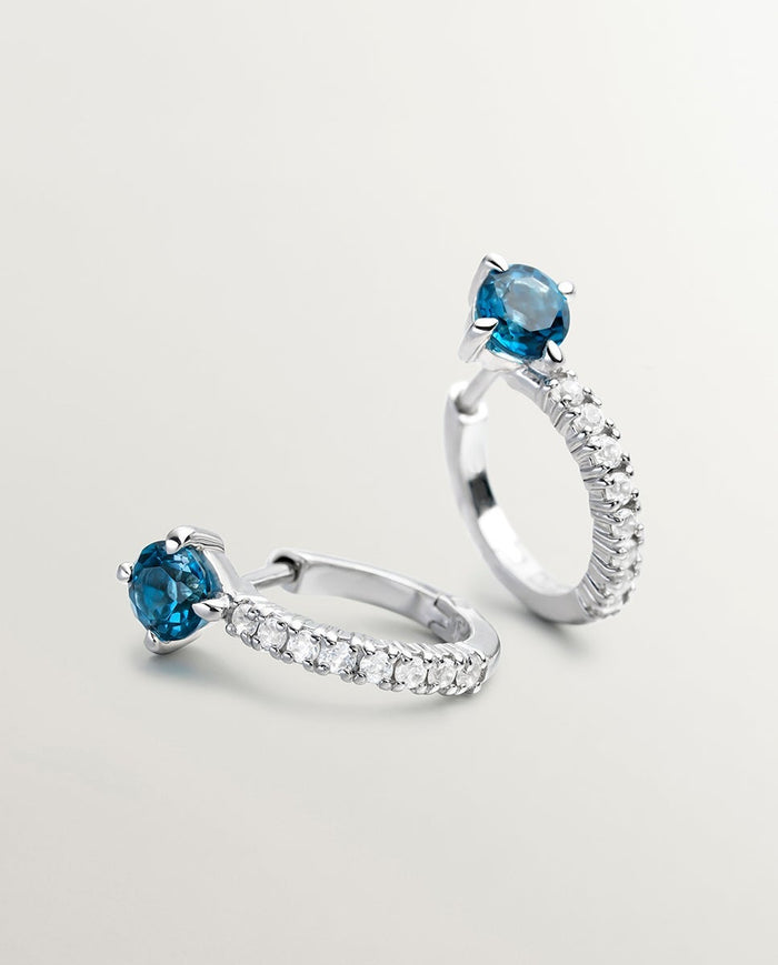 Pendientes de aro de plata 925 con topacios azul y blancos