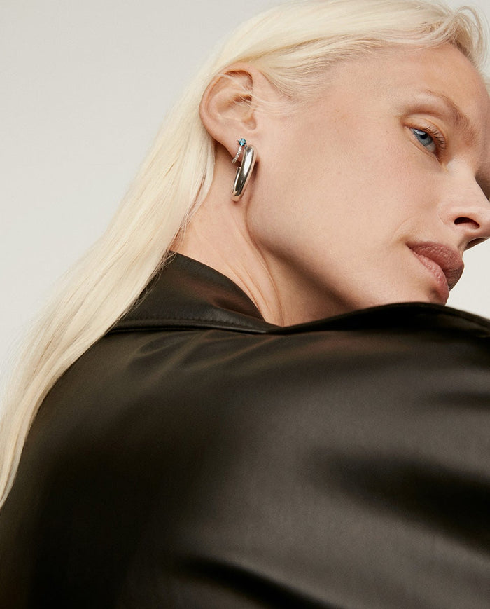 Pendientes de aro de plata 925 con topacios azul y blancos