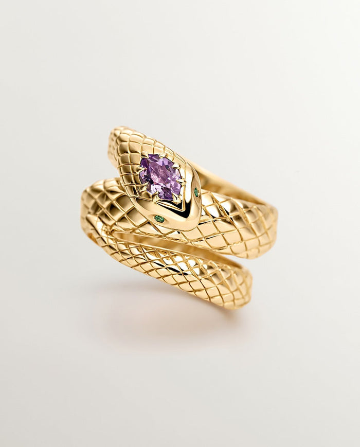 Anillo ancho de plata 925 bañada en oro amarillo de 18K con forma de serpiente y amatista morada y tsavoritas verdes