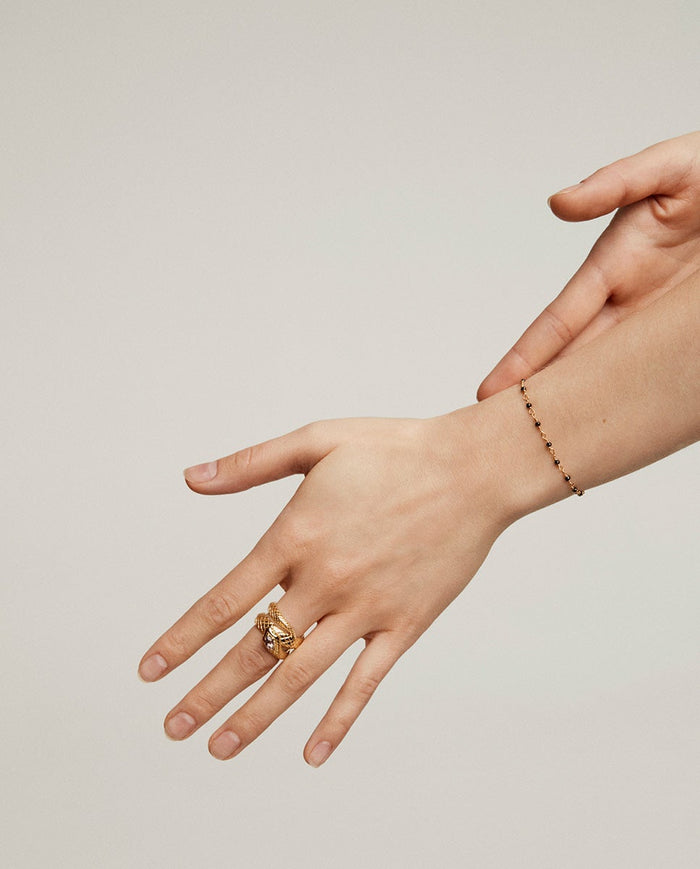 Anillo ancho de plata 925 bañada en oro amarillo de 18K con forma de serpiente y amatista morada y tsavoritas verdes