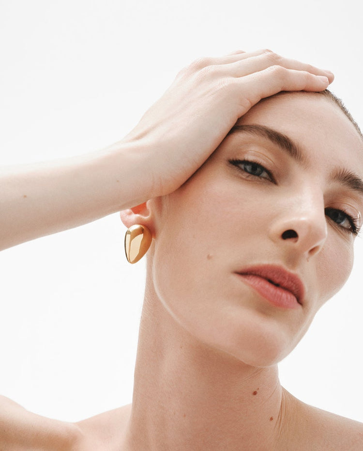 Pendientes de gota medianos de plata 925 bañada en oro amarillo de 18K con efecto pulido