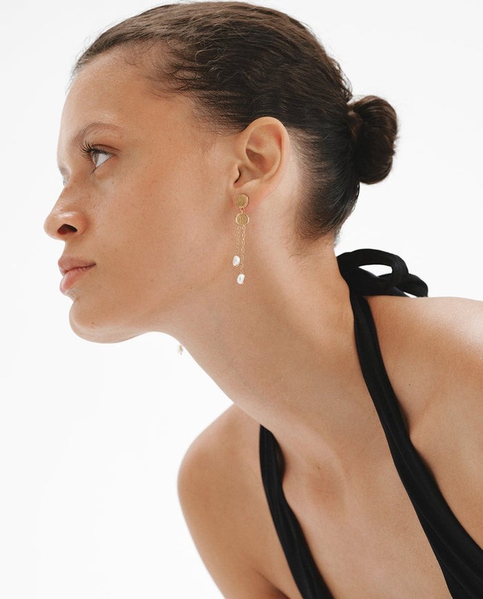 Pendientes largos de plata 925 bañada en oro de 18K con perlas colgantes