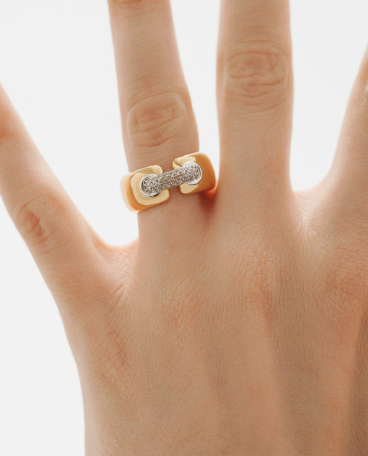 Anillo de plata 925 bañada en rodio y oro amarillo de 18K con pavé de topacios blancos