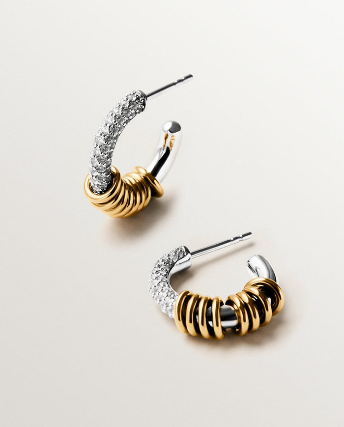 Pendientes de aro de plata 925 bañada en rodio y oro amarillo de 18K con pavé de topacios blancos