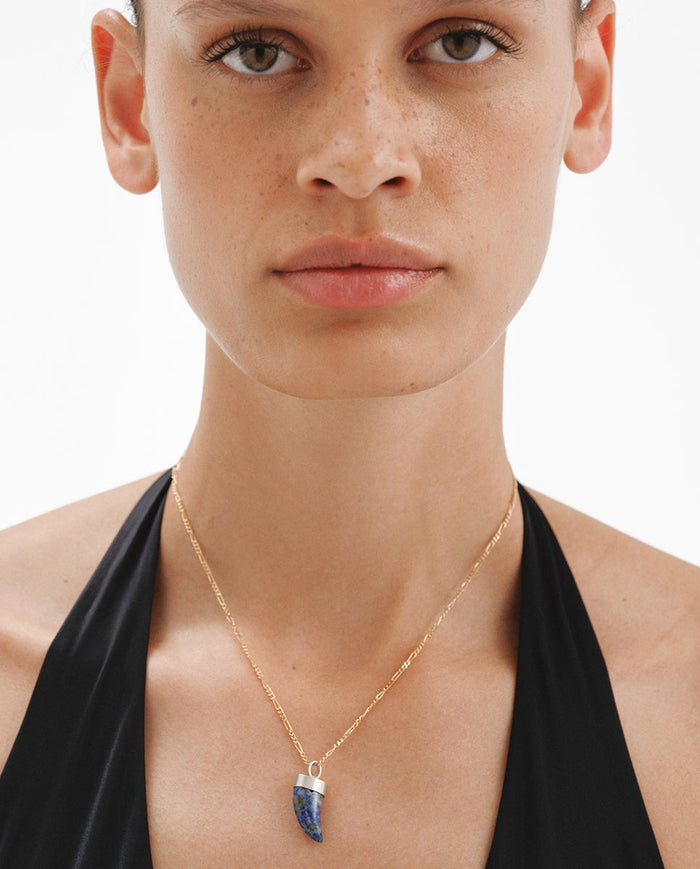 Charm de plata 925 con lapislázuli en forma de colmillo