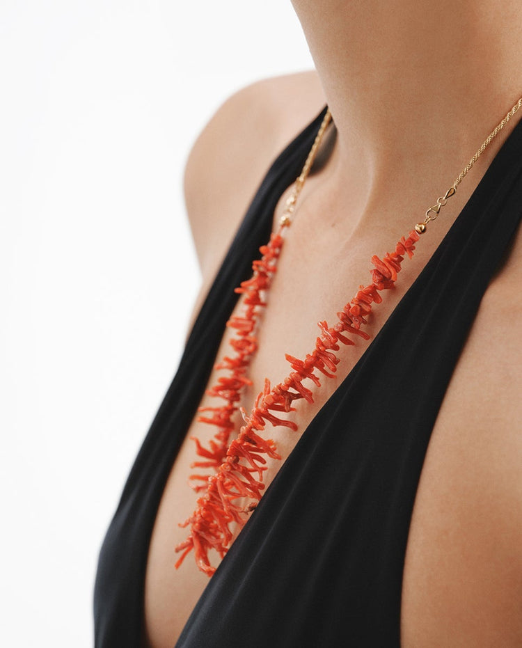 Collar de plata 925 bañada en oro de 18K con coral natural