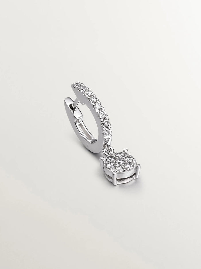 Pendiente individual de oro blanco de 18K con pavé de diamantes y diamante colgante