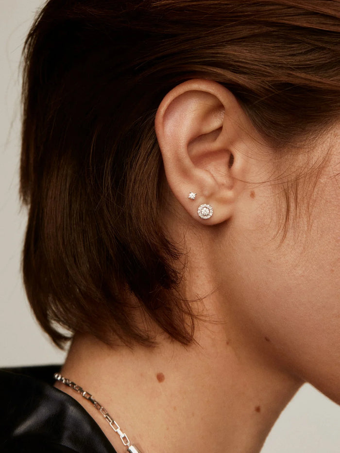 Pendiente individual de oro blanco con diamante de 0,05cts
