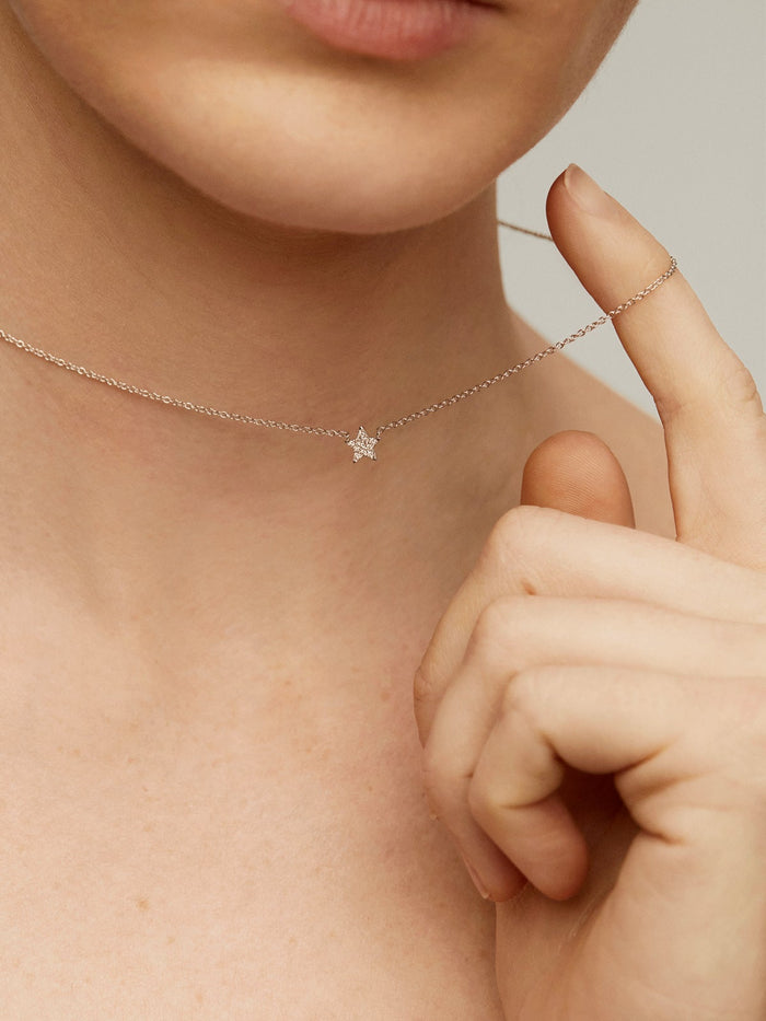 Colgante estrella diamantes 0,06 ct  oro blanco