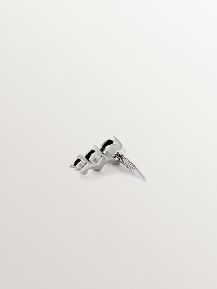 Piercing de oro blanco de 18k con diamantes negros