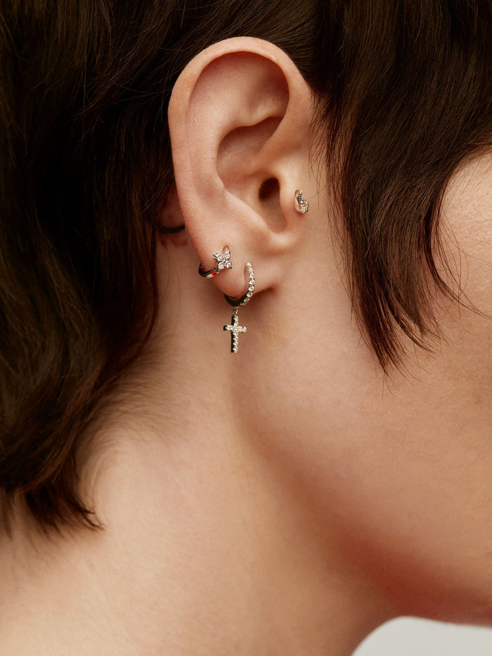 Piercing de oro blanco de 18K con diamantes y forma de gota