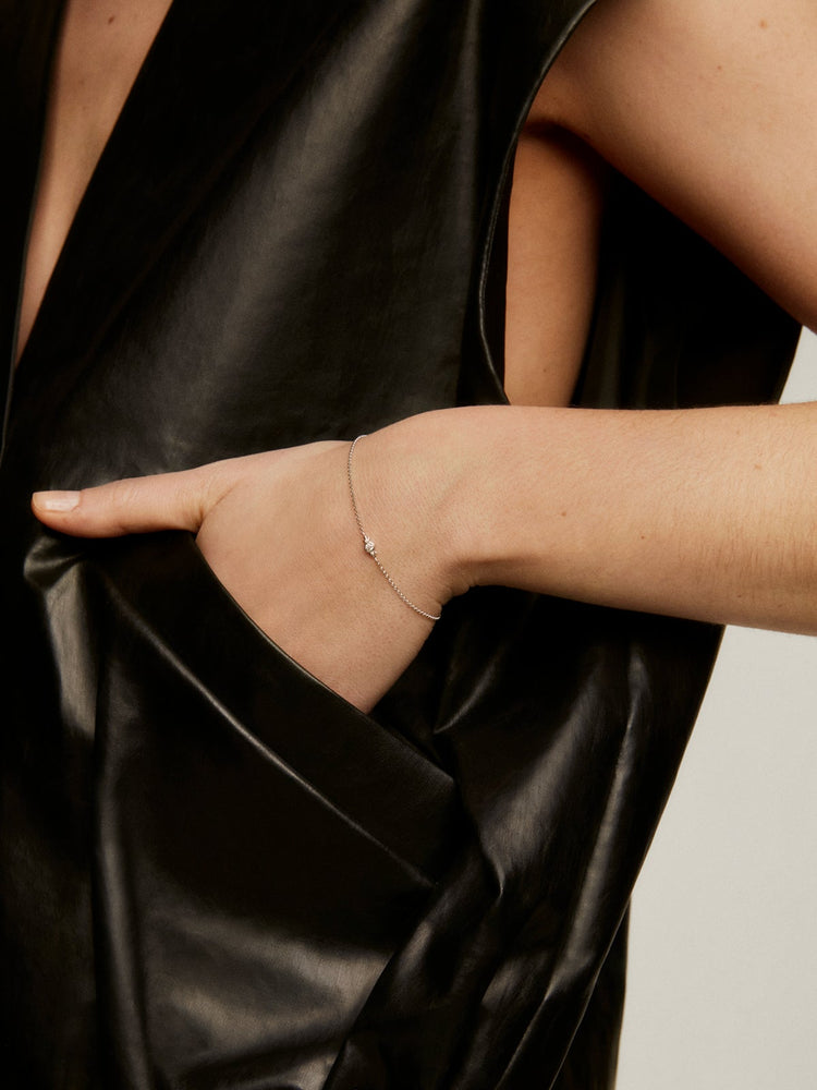 Pulsera tres diamantes 0,053 ct  oro blanco 9 kt