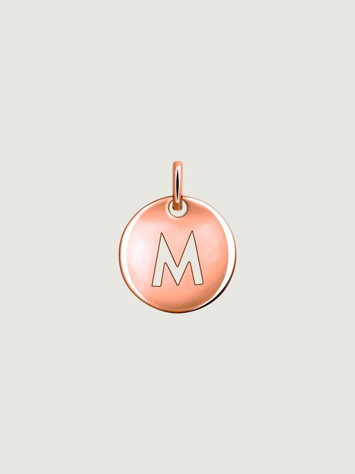 Charm medalla inicial M plata recubierta oro rosa  