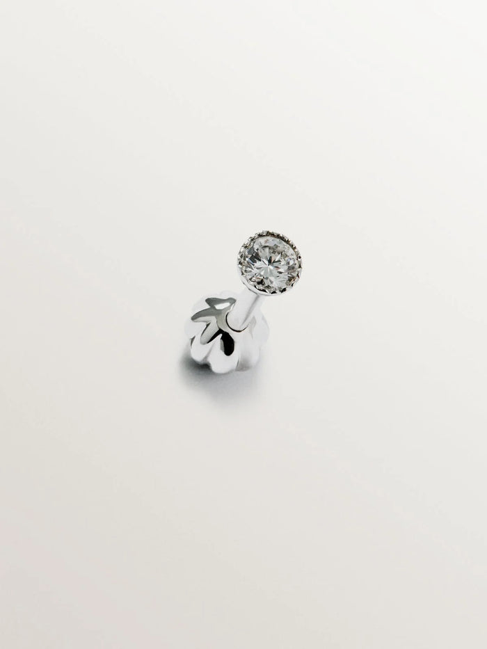Pendiente individual de oro blanco de 18K con diamante