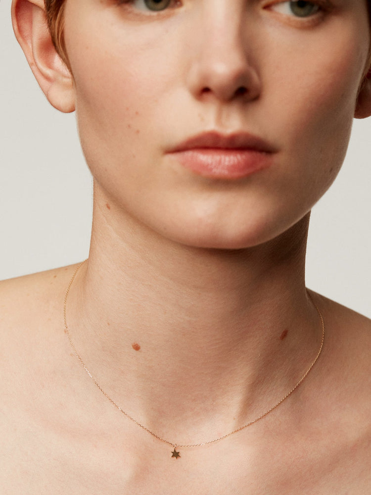 Colgante de oro amarillo de 9K con estrella