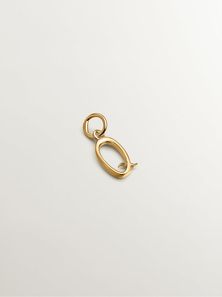 Charm letra Q plata recubierta oro  