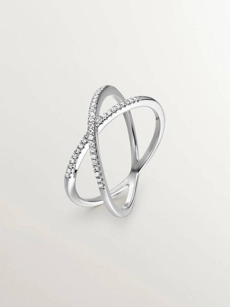 Anillo cruzado de oro blanco de 18K con diamantes en talla brillante