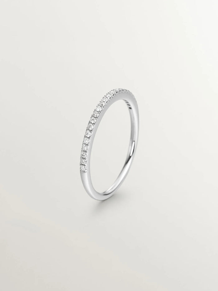 Anillo de oro blanco de 18K con diamantes
