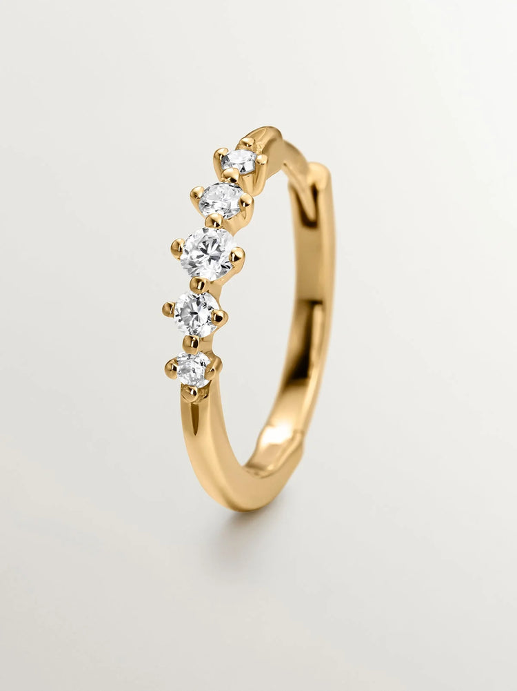 Pendiente individual de oro amarillo de 18K con diamantes