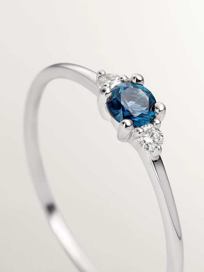Anillo zafiro y diamantes oro blanco 9 kt