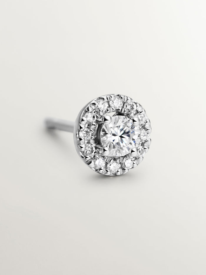 Pendiente individual de oro blanco de 18K con orla de diamantes 0,1 cts