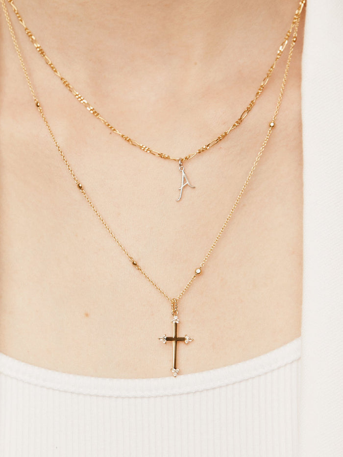 Colgante de plata 925 bañada en oro amarillo de 18K con cruz y topacios blancos