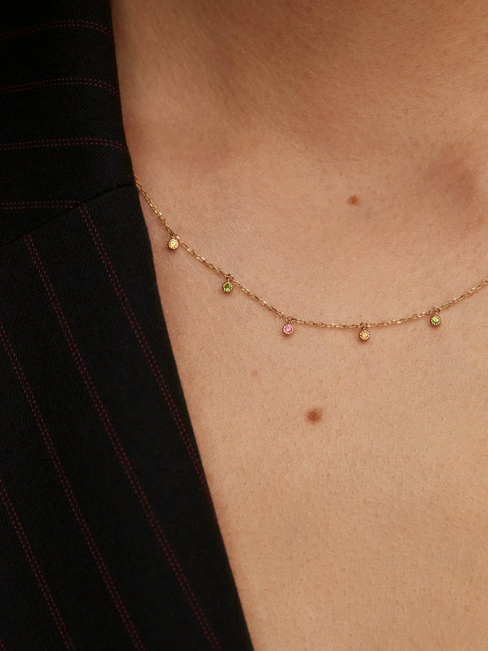 Collar de oro amarillo de 18K con tsavoritas y zafiros multicolor