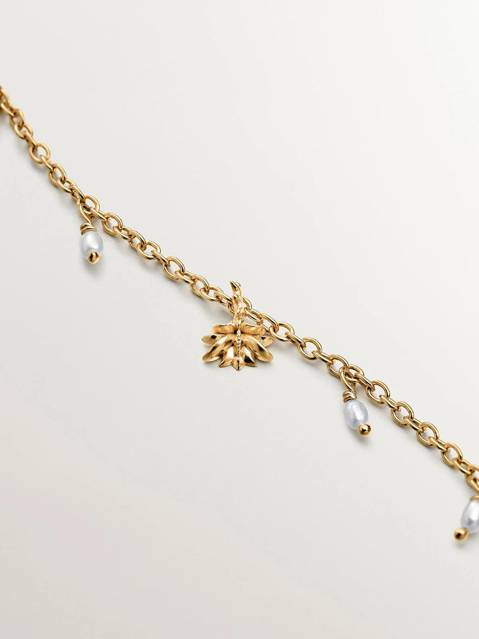 Pulsera de plata 925 bañada en oro amarillo de 18K con perlas de río y nenúfar