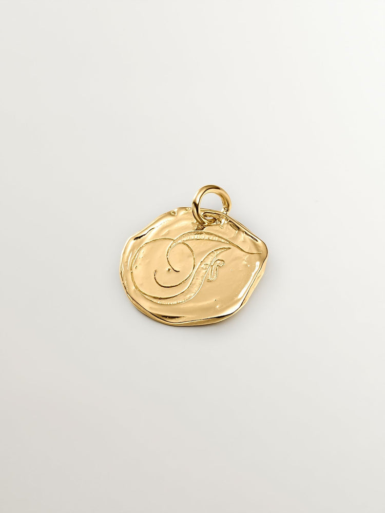 Charm medalla inicial F artesanal plata recubierta oro