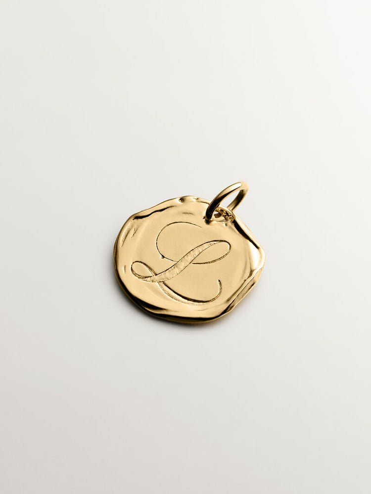 Charm medalla inicial L artesanal plata recubierta oro