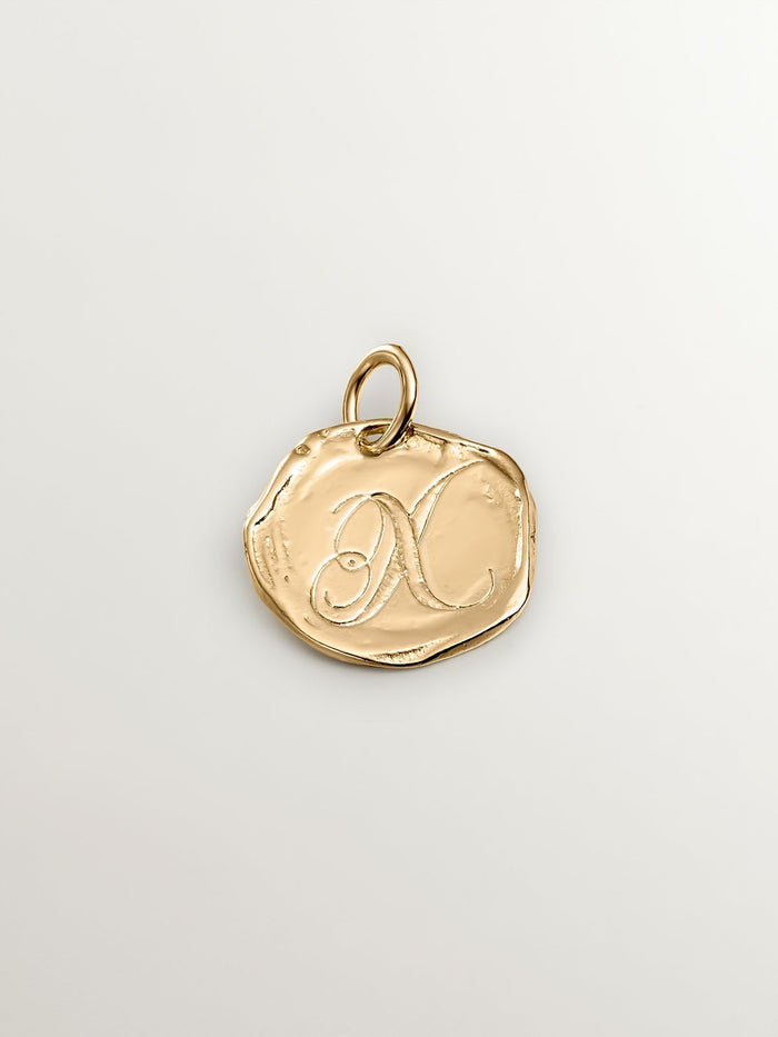 Charm medalla inicial X artesanal plata recubierta oro