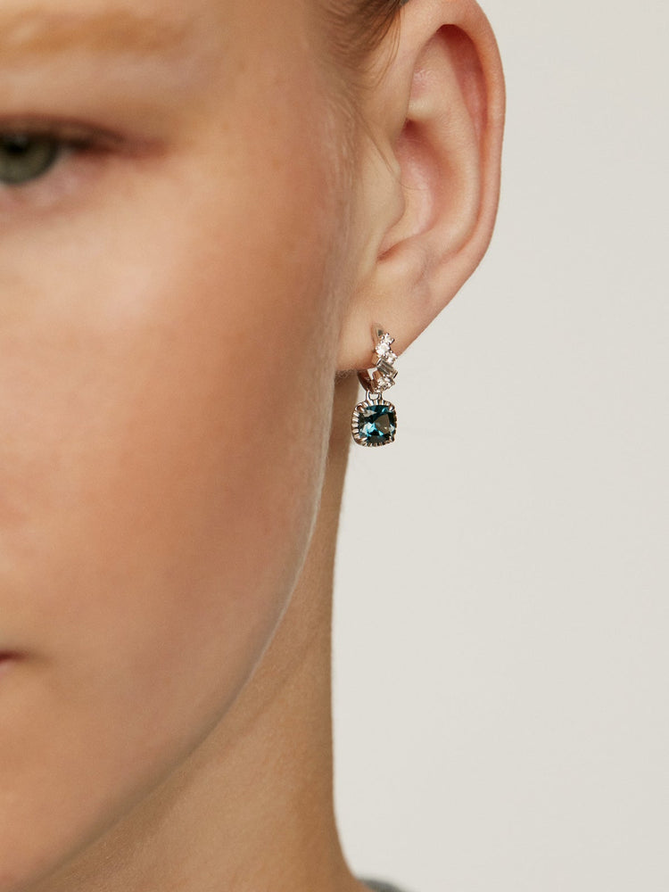 Pendientes de aro de plata 925 con topacios azul london y blancos