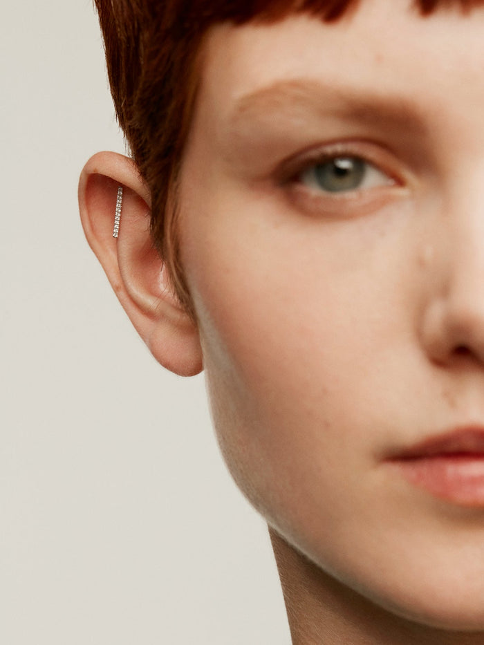 Piercing de oro blanco de 18K con diamantes