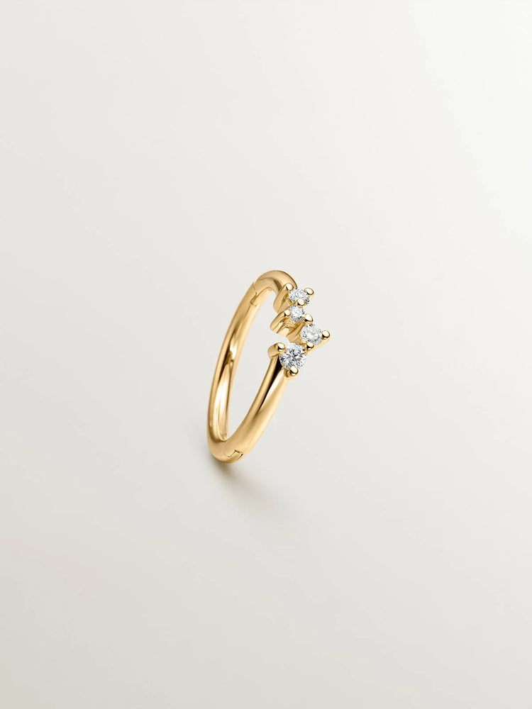 Pendiente individual pequeño de aro de oro amarillo de 18K con diamantes