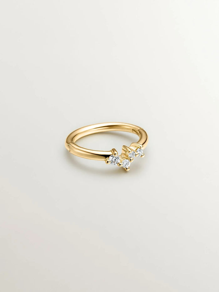 Pendiente individual pequeño de aro de oro amarillo de 18K con diamantes