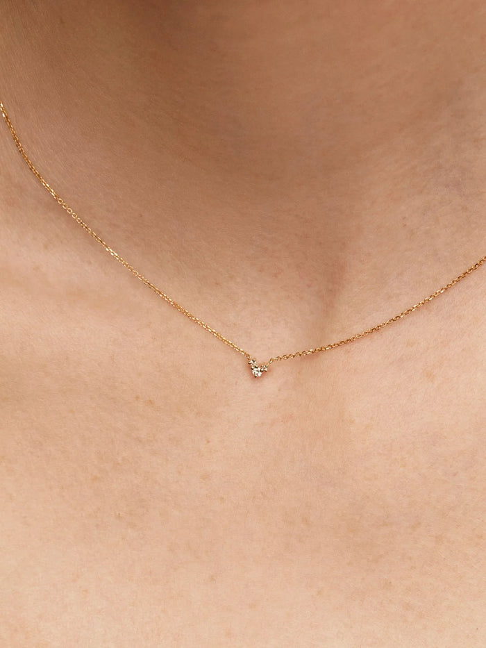 Colgante de oro amarillo de 18K con tres diamantes