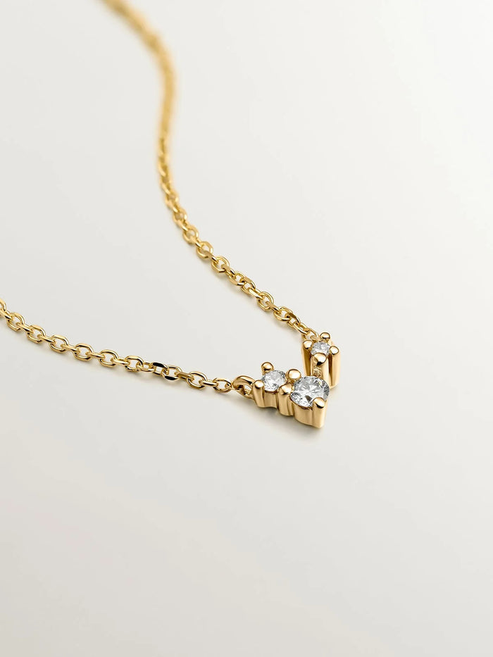 Colgante de oro amarillo de 18K con tres diamantes
