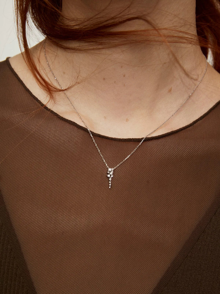 Colgante de oro blanco de 18K con diamantes