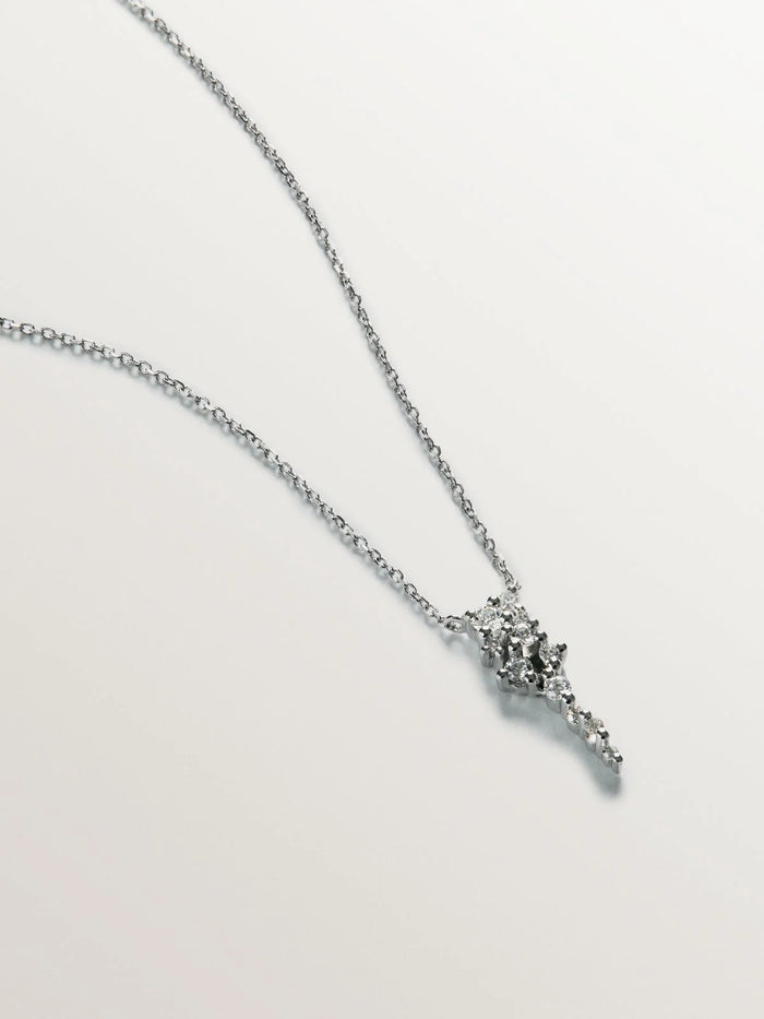 Colgante de oro blanco de 18K con diamantes