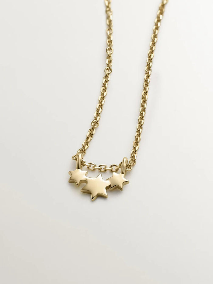 Cadena con estrellas de oro