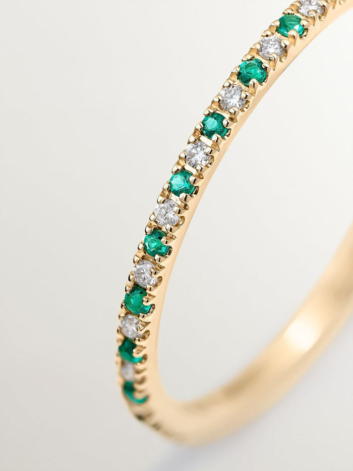 Anillo de oro amarillo de 9K con esmeraldas y diamantes