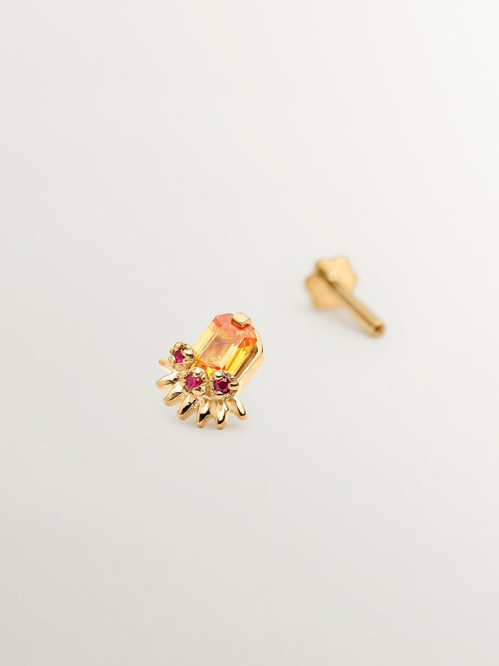 Piercing de oro amarillo de 18K con zafiro naranja central y rubíes rosas