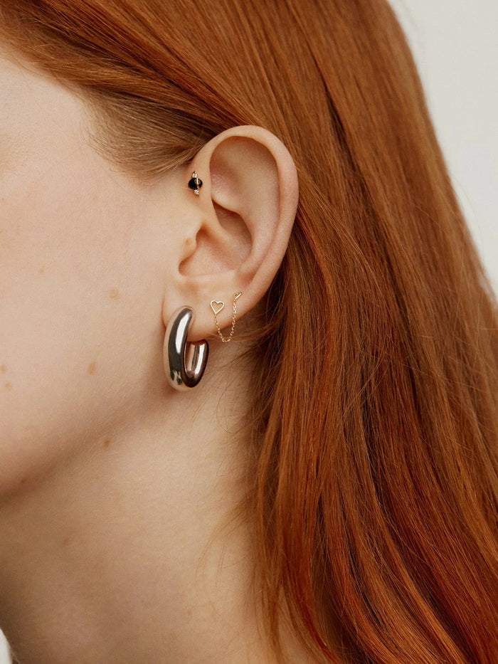 Piercing de oro amarillo de 18K con forma de escarabajo con ónix y diamantes