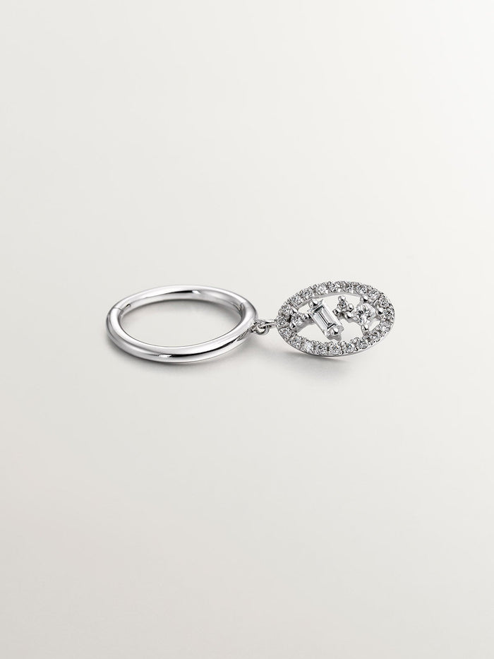 Pendiente individual de aro pequeño de oro blanco de 18kt con motivo ovalado de diamantes