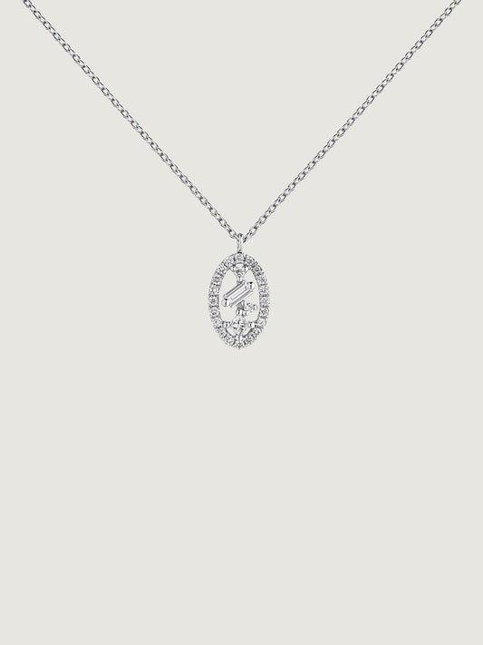 Colgante ovalado de oro blanco de 18kt con diamantes y orla de diamantes
