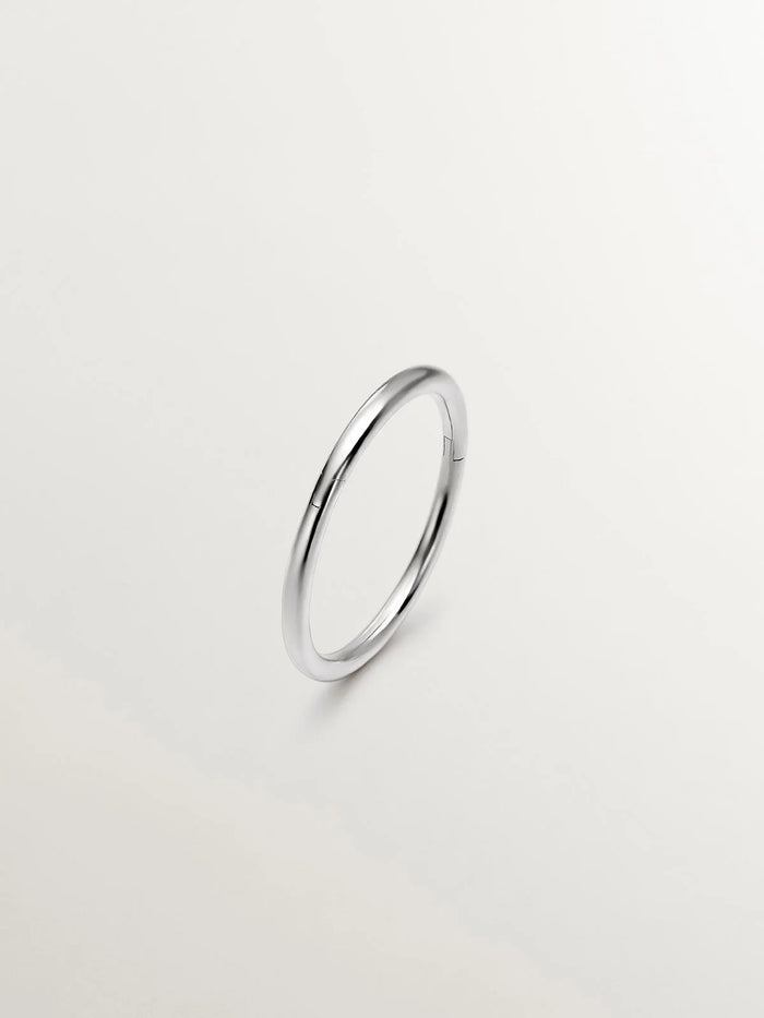 Pendiente individual de aro pequeño de oro blanco de 18K