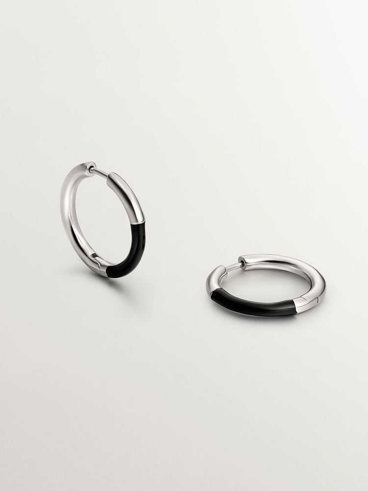 Pendientes de aro mediano de plata con esmalte negro