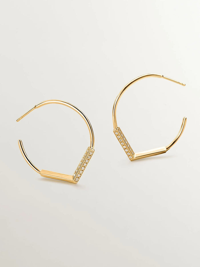 Pendientes de aro grandes de plata 925 bañada en oro amarillo de 18K con forma de uve y topacios blancos